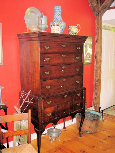  The same chest of draws that is shown in the drawing