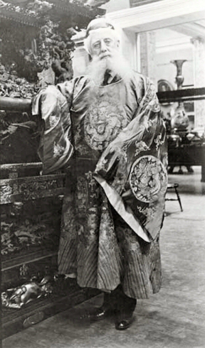 G.W.V.Smith in Japanese robe
